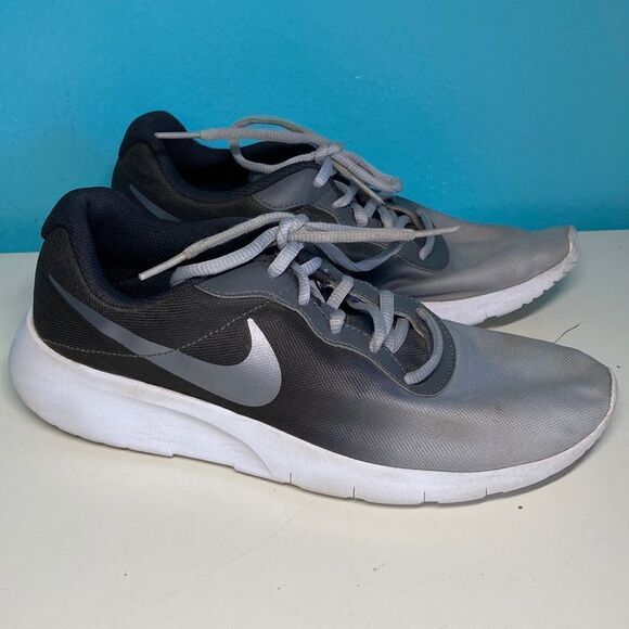 Nike Tanjun Print Gray Sneakers Womens 9 Euro 40 Youth 7 - Picture 1 of 10